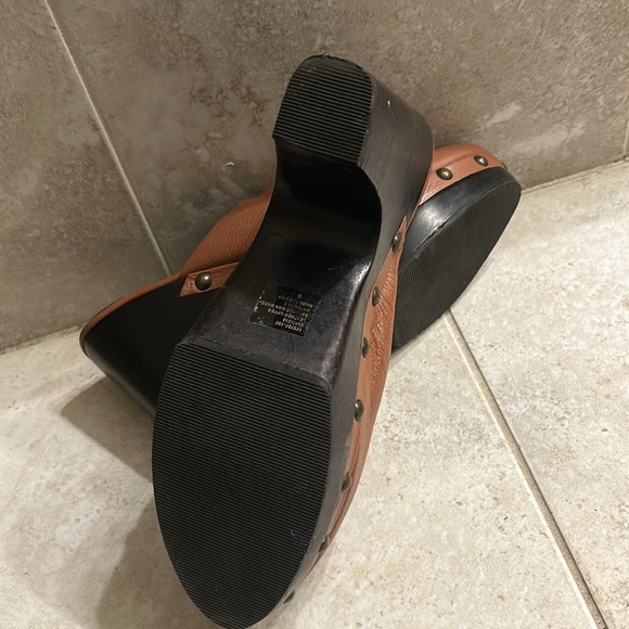 Colin Stuart Size 9 Brown Faux Leather Clogs - Picture 3 of 3